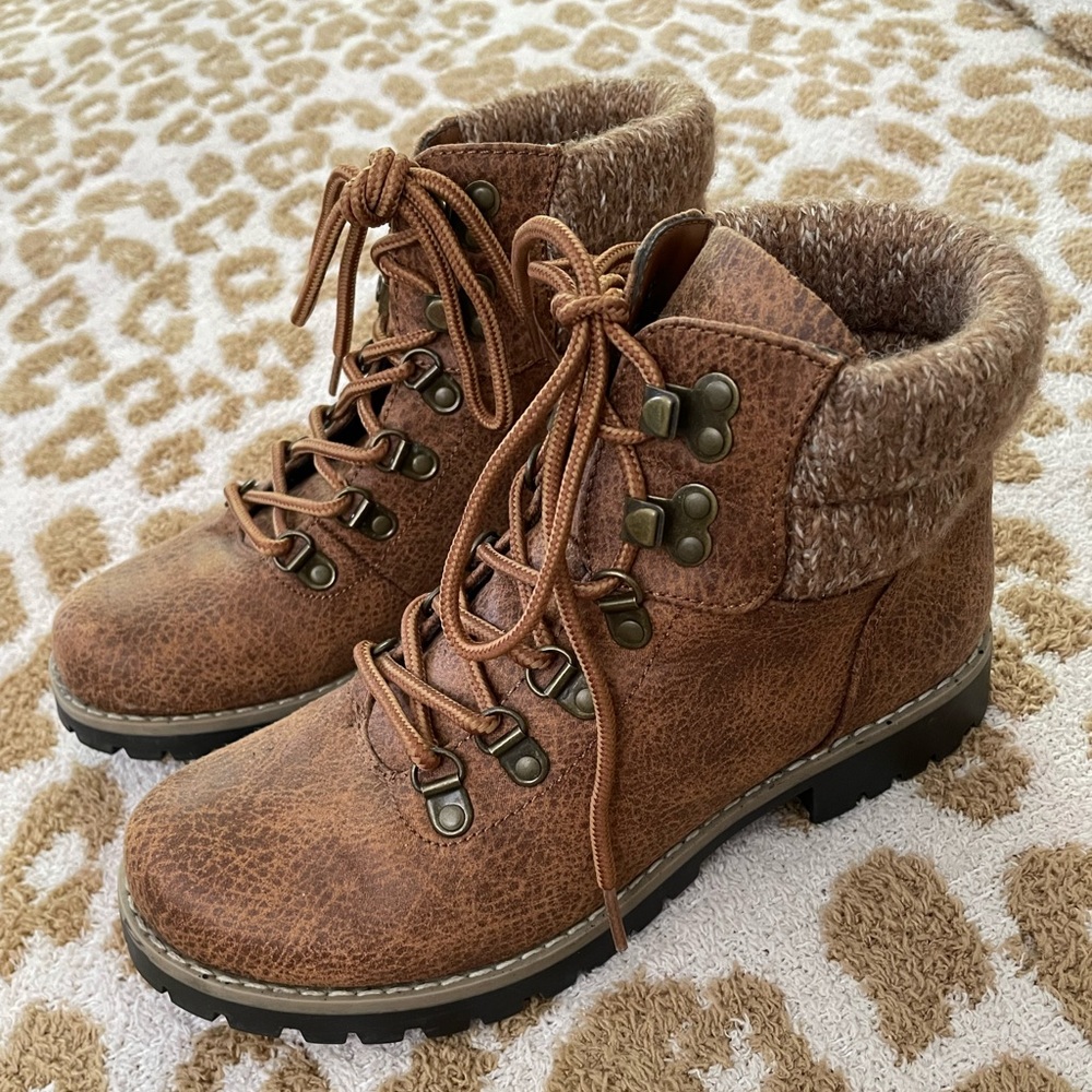 Cliffs by White Mountain Brown Booties